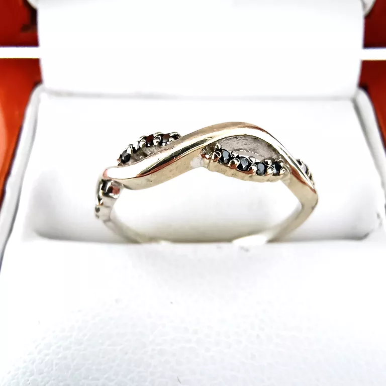 zloty-pierscionek-z-czarnymi-brylantami-585-165g-r13-wycena1000zl-slowackiego-68-warszawa