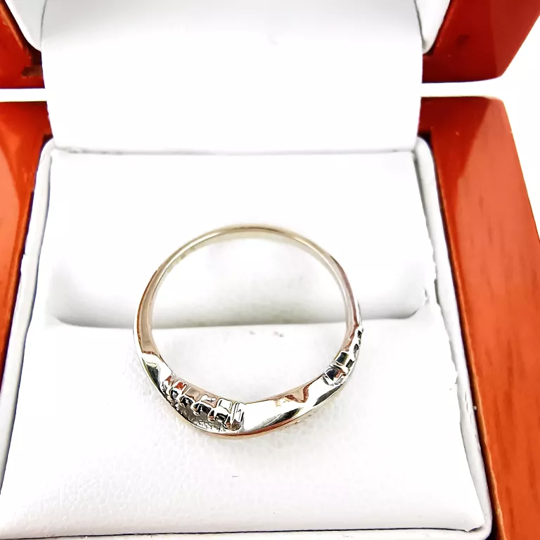 zloty-pierscionek-z-czarnymi-brylantami-585-165g-r13-wycena1000zl-marka-bez-marki