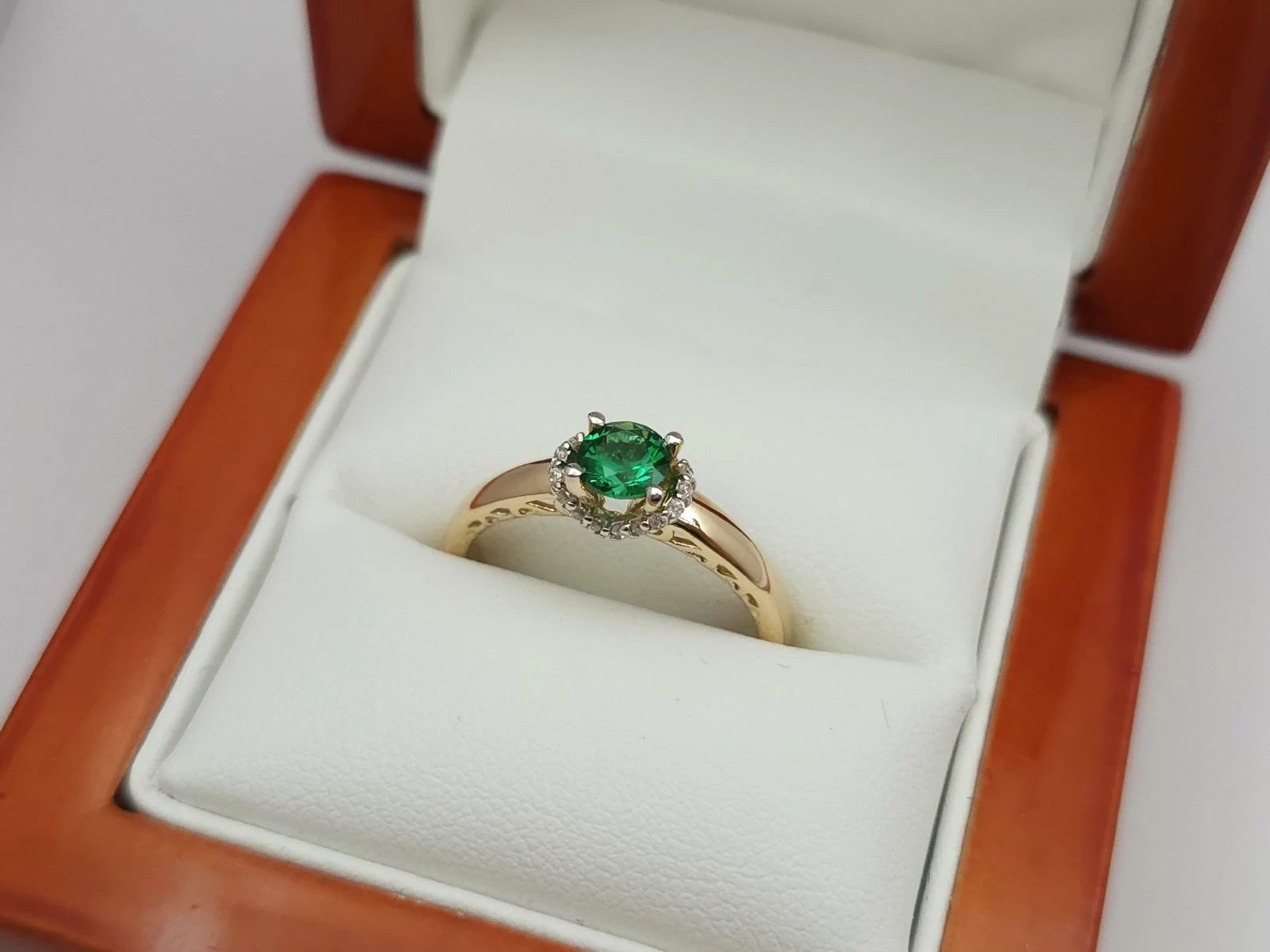 zloty-pierscionek-z-zielona-cyrkonia-585-14k-r16-290g-material-zloto