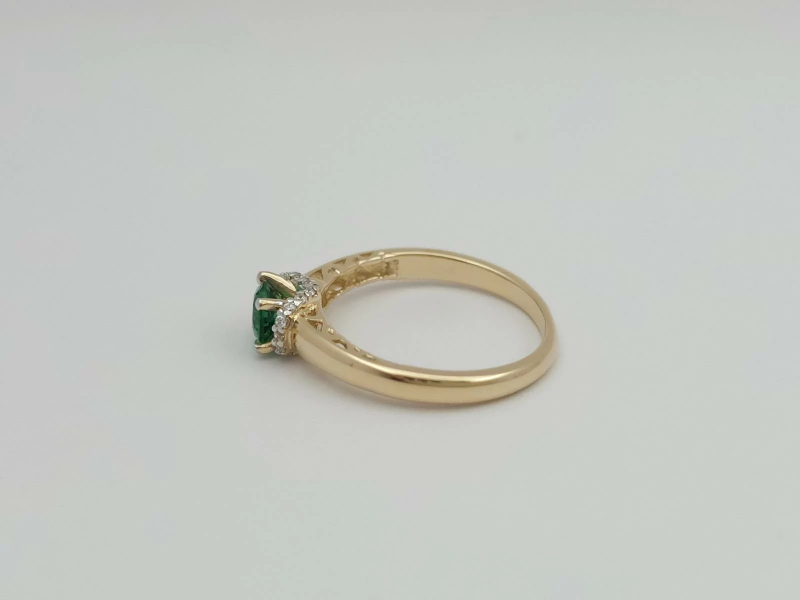 zloty-pierscionek-z-zielona-cyrkonia-585-14k-r16-290g-product-id-00bfe82c-0af8-4d5d-94ca-1125b75ed769