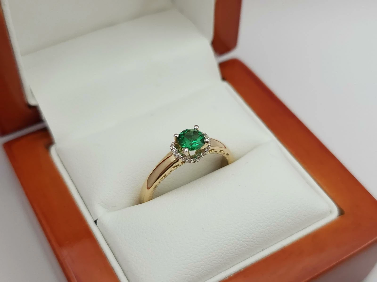 zloty-pierscionek-z-zielona-cyrkonia-585-14k-r16-290g-kamien-cyrkonia