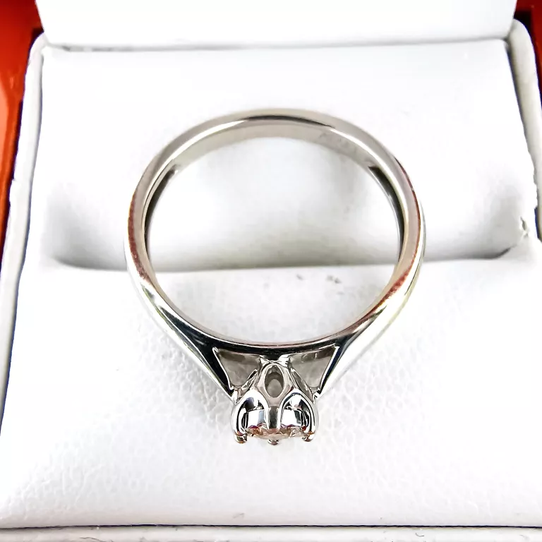 zloty-pierscionek-z-brylantem-585-201g-r13-wycena1600zl-marka-bez-marki