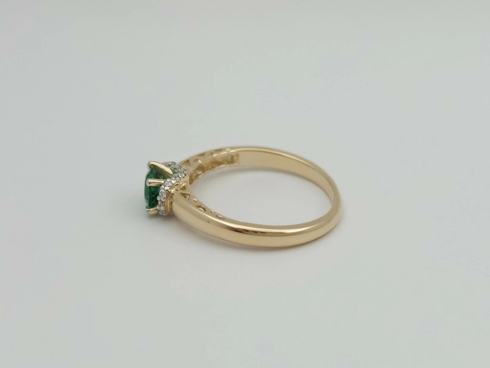 zloty-pierscionek-z-zielona-cyrkonia-585-14k-r16-290g-proba-zlota-585