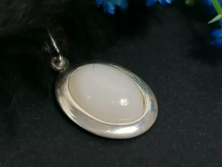 SREBRNA ZAWIESZKA MLECZNY KAMIEŃ PR.925 2,3G
