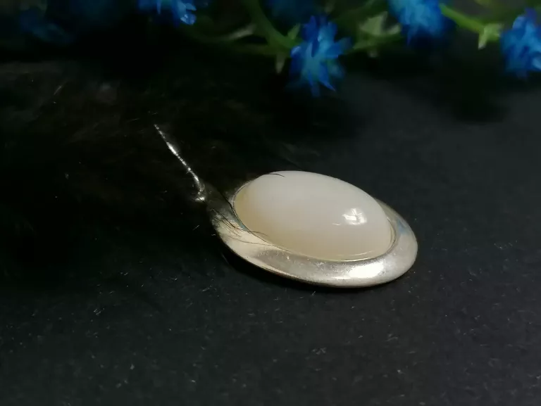 SREBRNA ZAWIESZKA MLECZNY KAMIEŃ PR.925 2,3G
