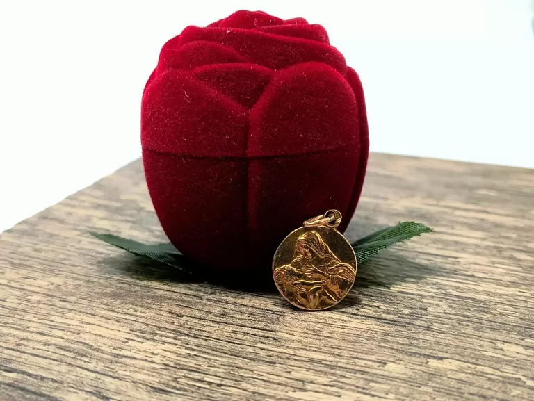 zlota-zawieszka-matka-boska-375-253g-rodzaj-2205-2