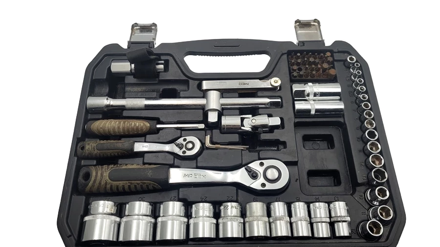 zestaw-narzedzi-klucze-nasadowe-neo-m4k-garage-w-walizce-marka-neo-tools