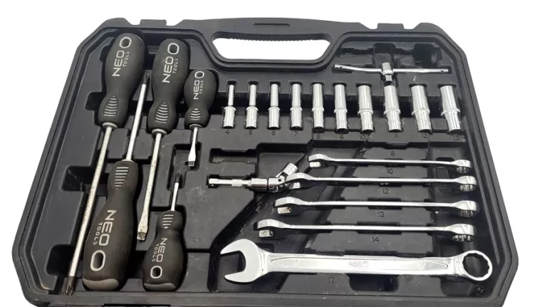 zestaw-narzedzi-klucze-nasadowe-neo-m4k-garage-w-walizce-ean-gtin-5905588618669