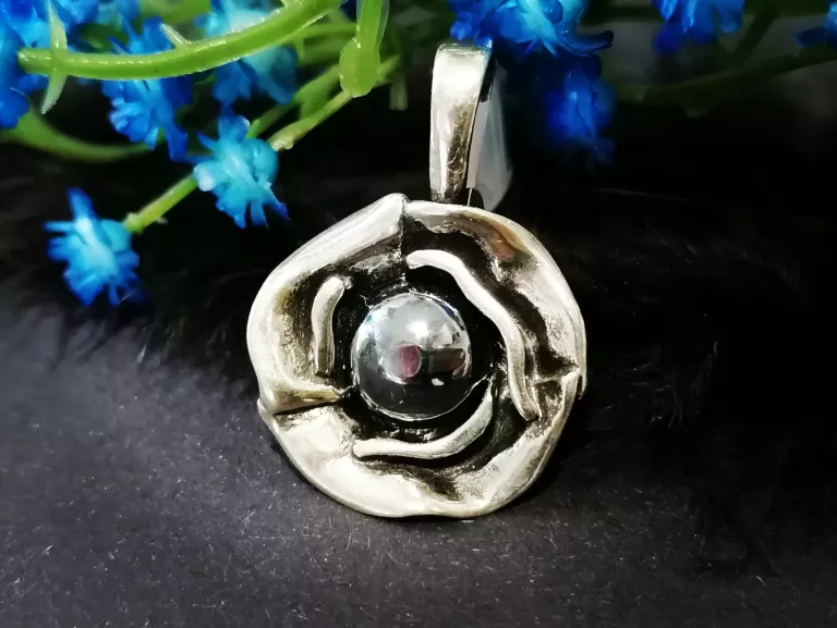 SREBRNA ZAWIESZKA KWIAT METALICZNY KAMIEŃ PR.925 4,21G