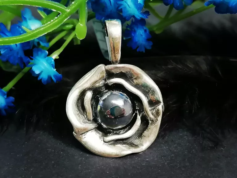 srebrna-zawieszka-kwiat-metaliczny-kamien-pr925-421g-rodzaj-wyrob-jubilerski