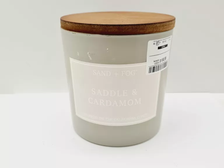 DUŻA ŚWIECZKA SAND + FOG SADDLE AND CARDAMON 600G