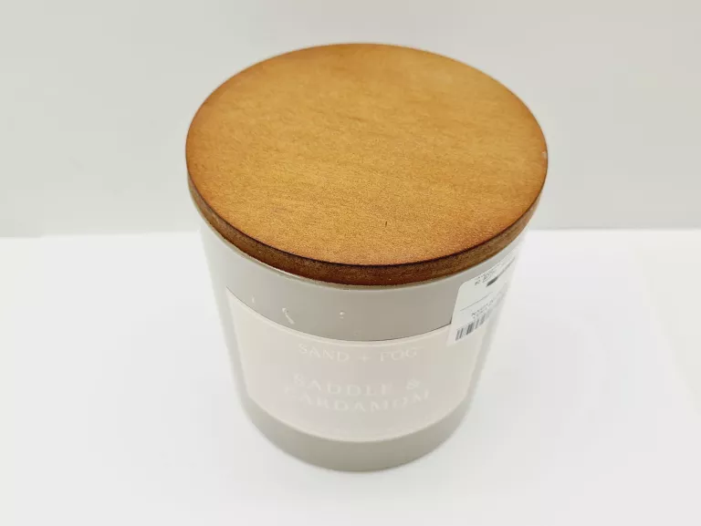 DUŻA ŚWIECZKA SAND + FOG SADDLE AND CARDAMON 600G