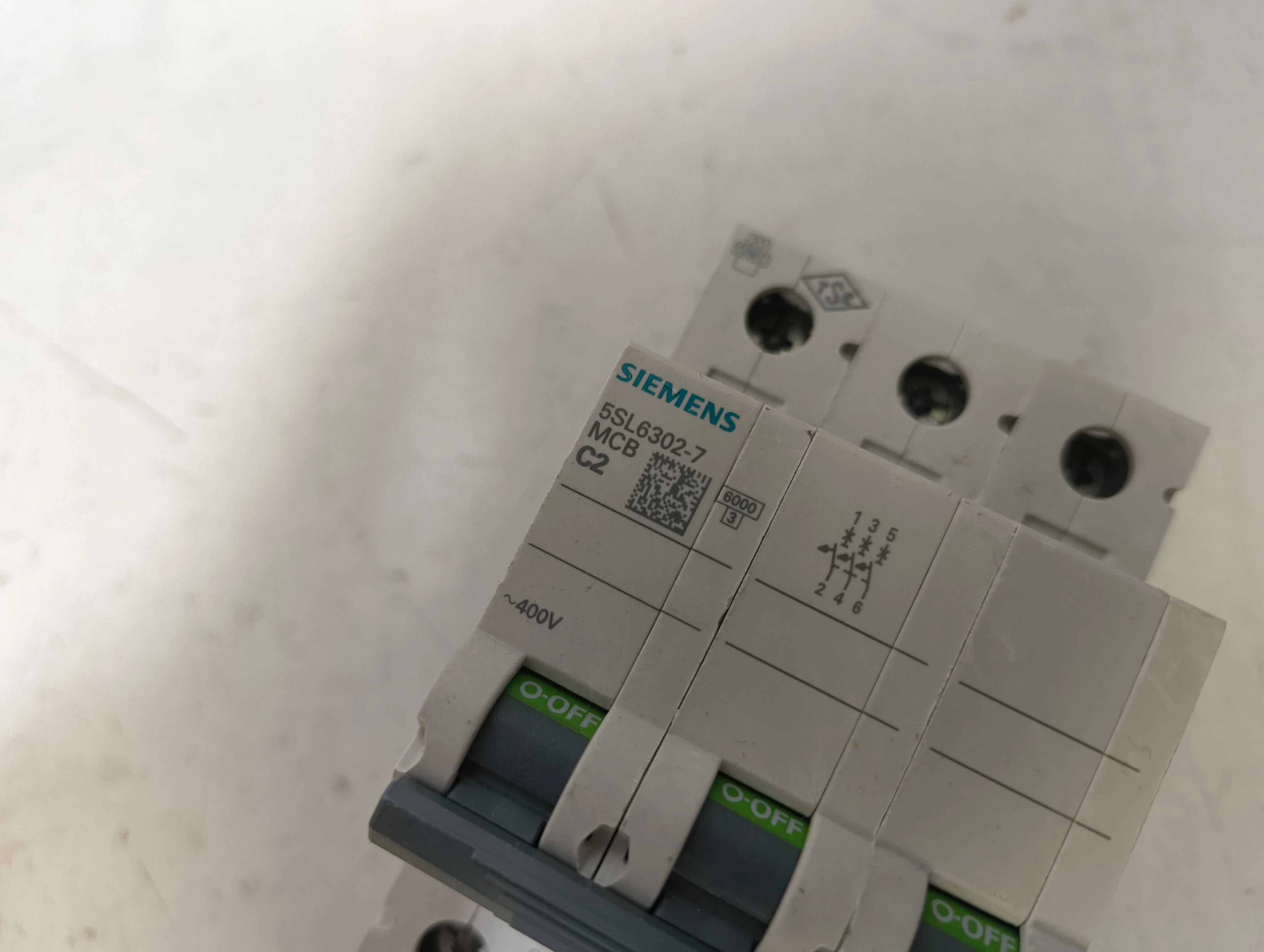 wylacznik-nadpradowy-3p-c-6ka-ac-siemens-ean-gtin-4001869388823