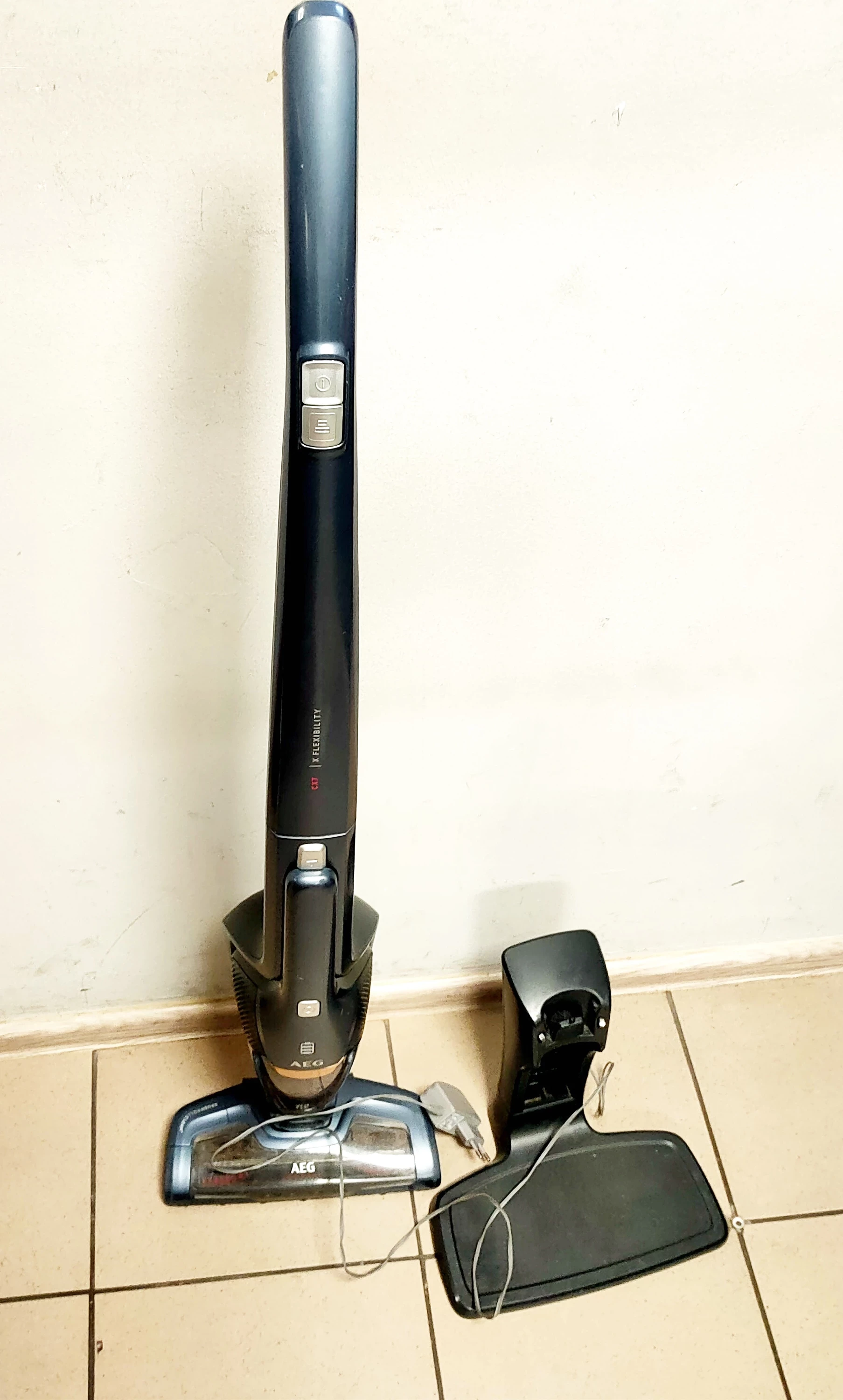odkurzacz-pionowy-bezprzewodowy-aeg-cx7-2-i360-plac-daszynskiego-5-czestochowa-sj