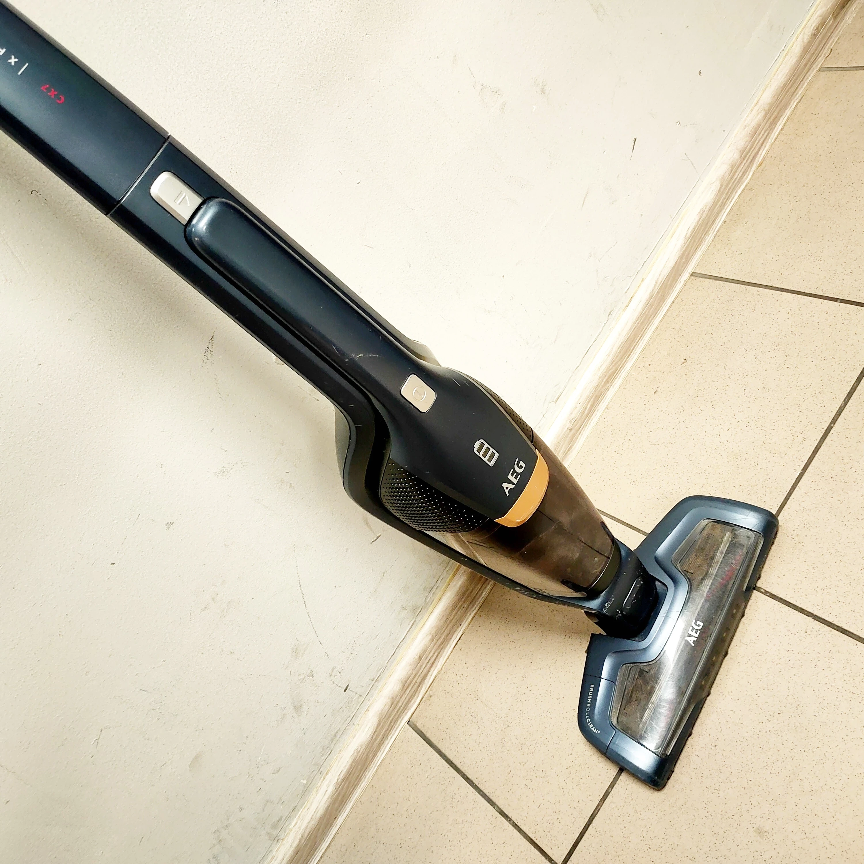 odkurzacz-pionowy-bezprzewodowy-aeg-cx7-2-i360-stan-11323-1223453