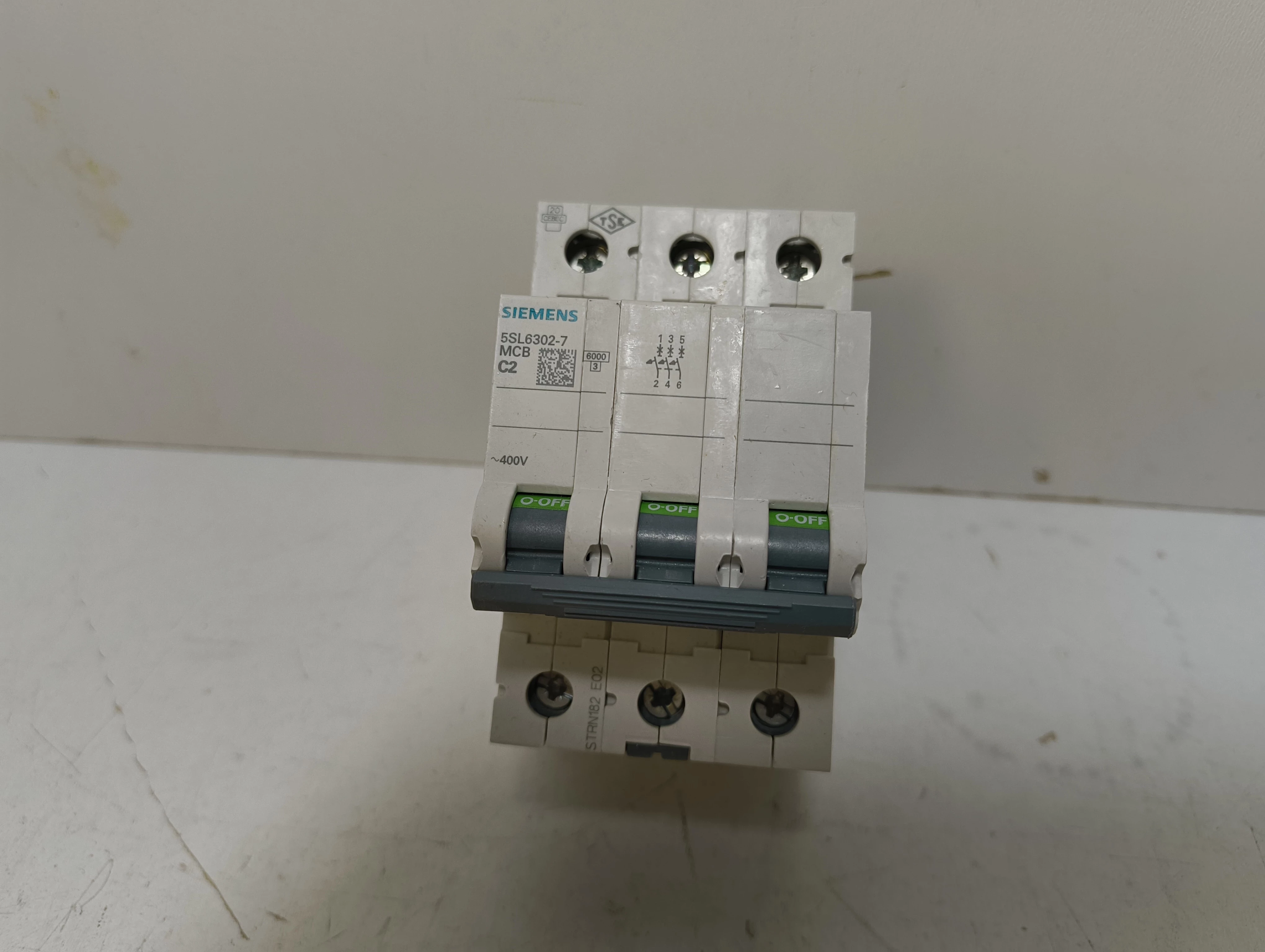 wylacznik-nadpradowy-3p-c-6ka-ac-siemens-osiedle-niepodleglosci-1-krakow