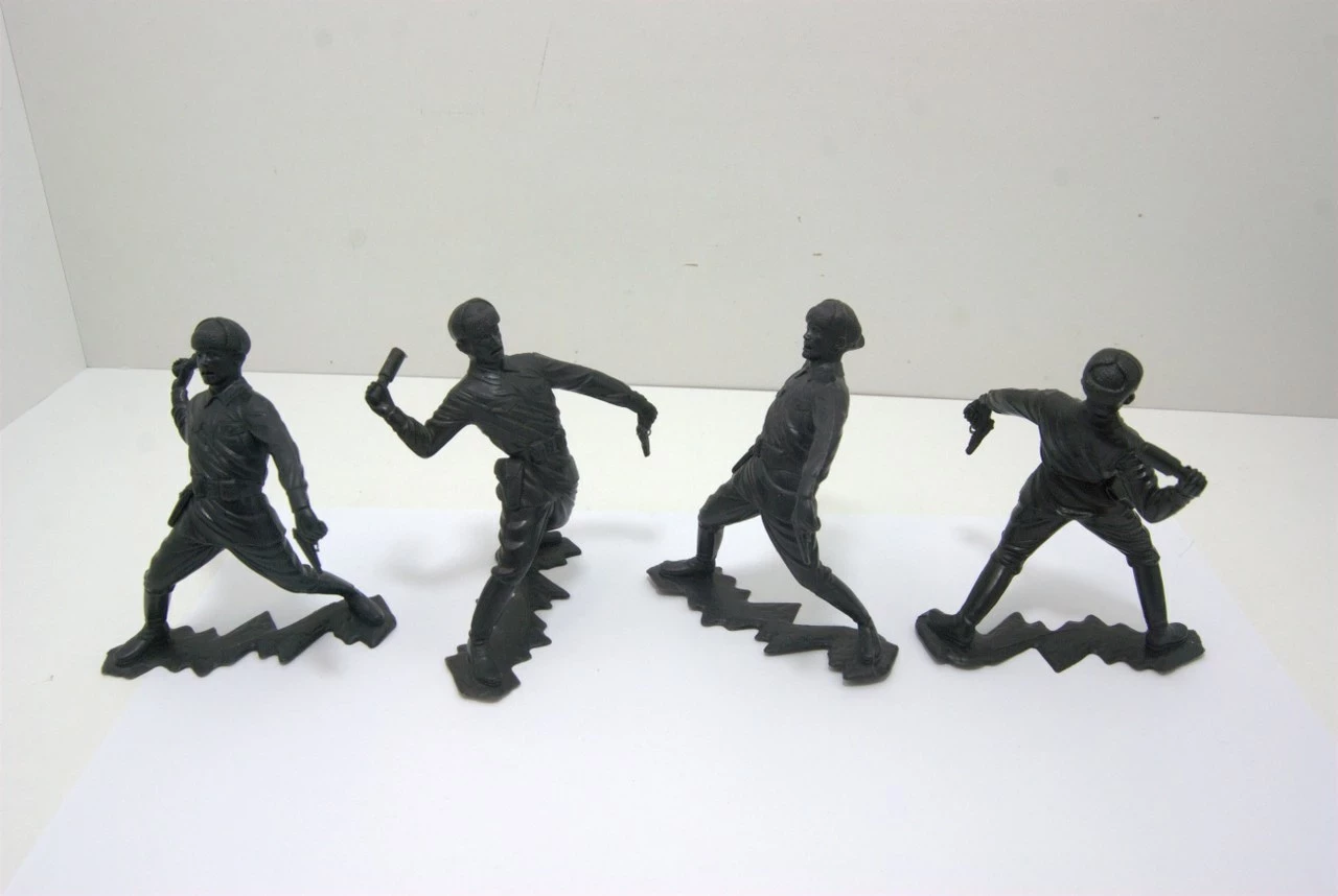 doniecka-fabryka-zabawek-ii-wojna-swiatowa-figurki-stan-opakowania-brak-opakowania