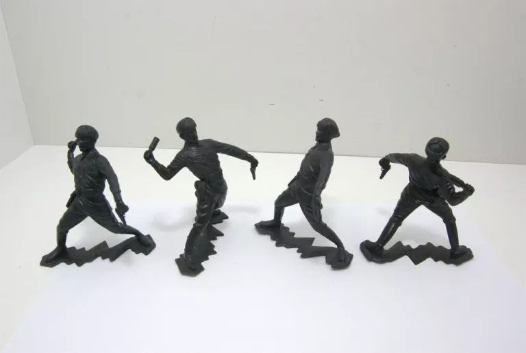 doniecka-fabryka-zabawek-ii-wojna-swiatowa-figurki-stan-opakowania-brak-opakowania