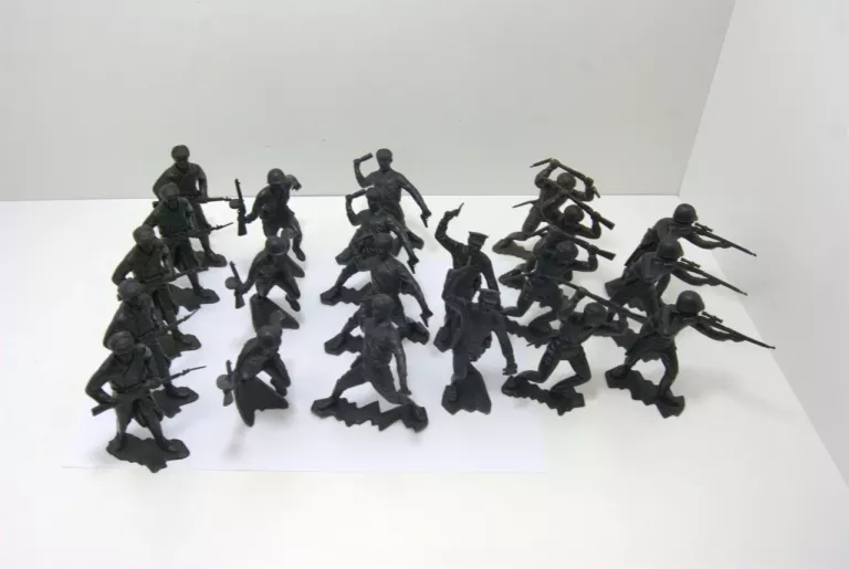 doniecka-fabryka-zabawek-ii-wojna-swiatowa-figurki-stan-opakowania-brak-opakowania