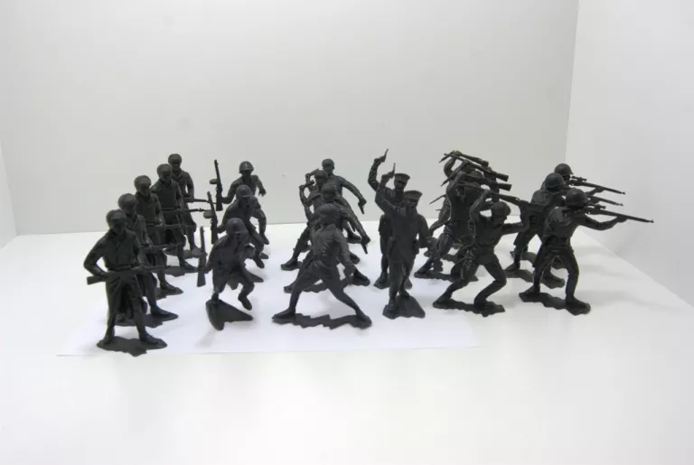 doniecka-fabryka-zabawek-ii-wojna-swiatowa-figurki-raclawicka-15-swidnik