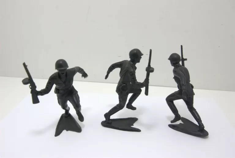 doniecka-fabryka-zabawek-ii-wojna-swiatowa-figurki-raclawicka-15-swidnik