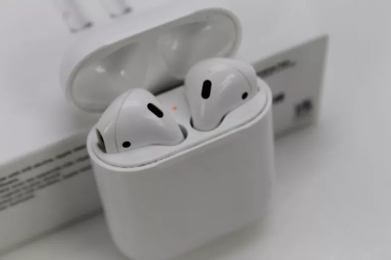 sluchawki-apple-airpods-2-stan-bdb-faktura-stan-uzywany