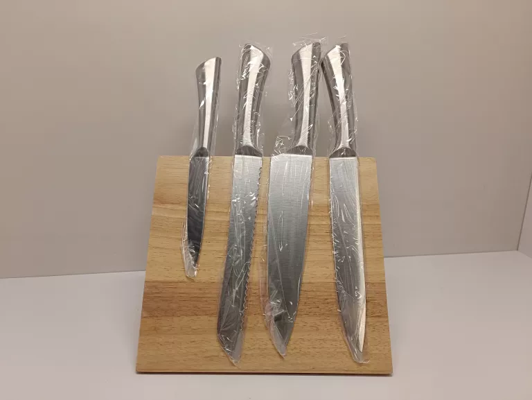 komplet-nozy-z-magnetycznym-stojakiem-pepco-home-ean-gtin-5400269210779