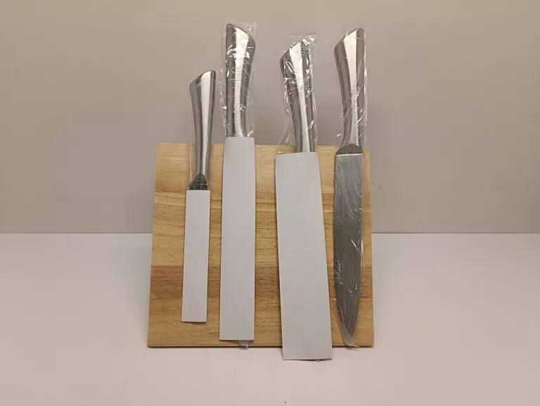 komplet-nozy-z-magnetycznym-stojakiem-pepco-home-kod-producenta-2230060160