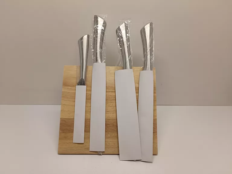 komplet-nozy-z-magnetycznym-stojakiem-pepco-home-ean-gtin-5400269210779