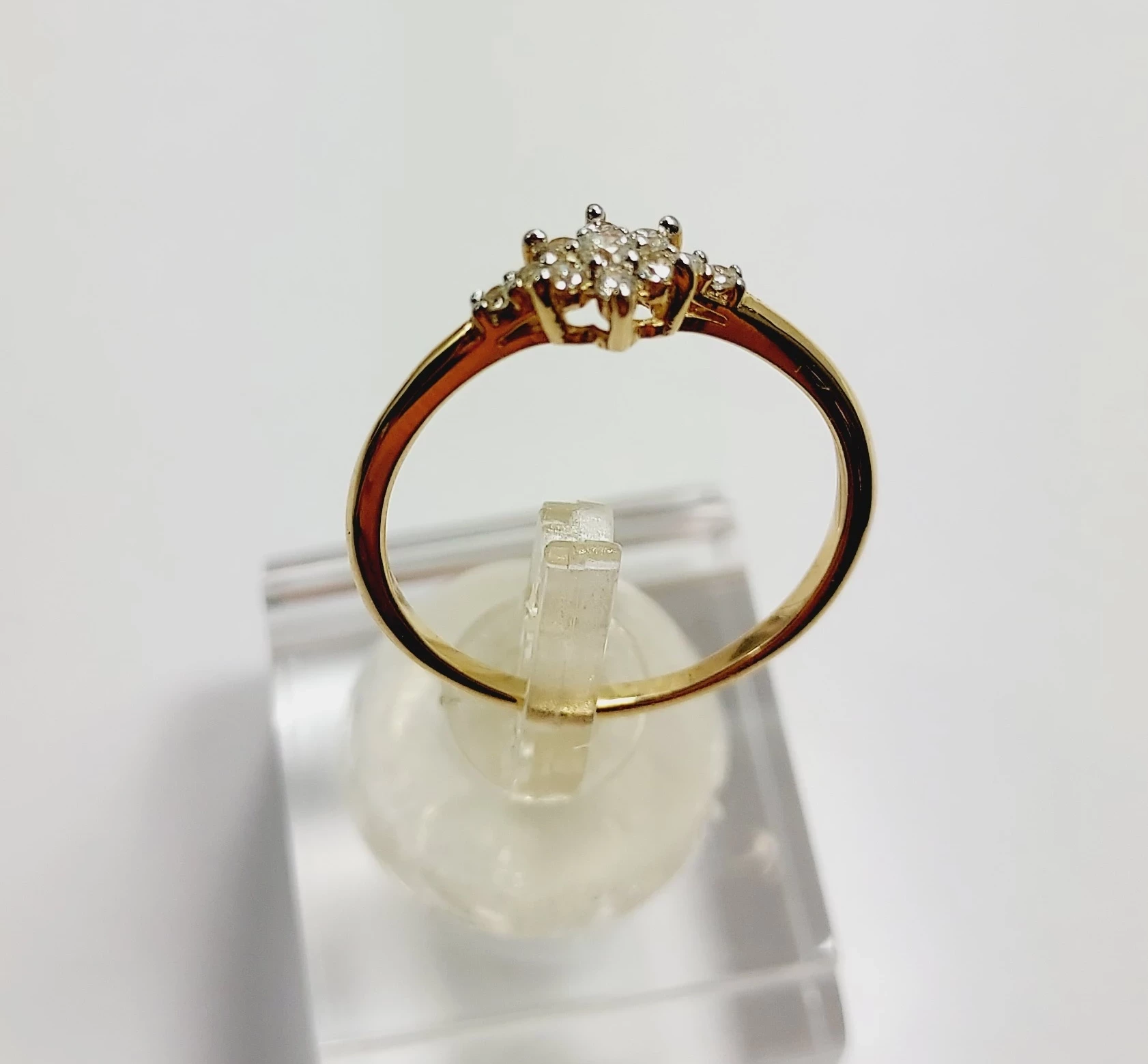 nienoszony-zloty-pierscionek-kwiatek-z-cyrkoni-161-585-r15-waga-070