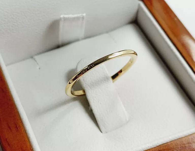 nienoszony-zloty-pierscionek-kwiatek-z-cyrkoni-161-585-r15-kamien-17088-524288