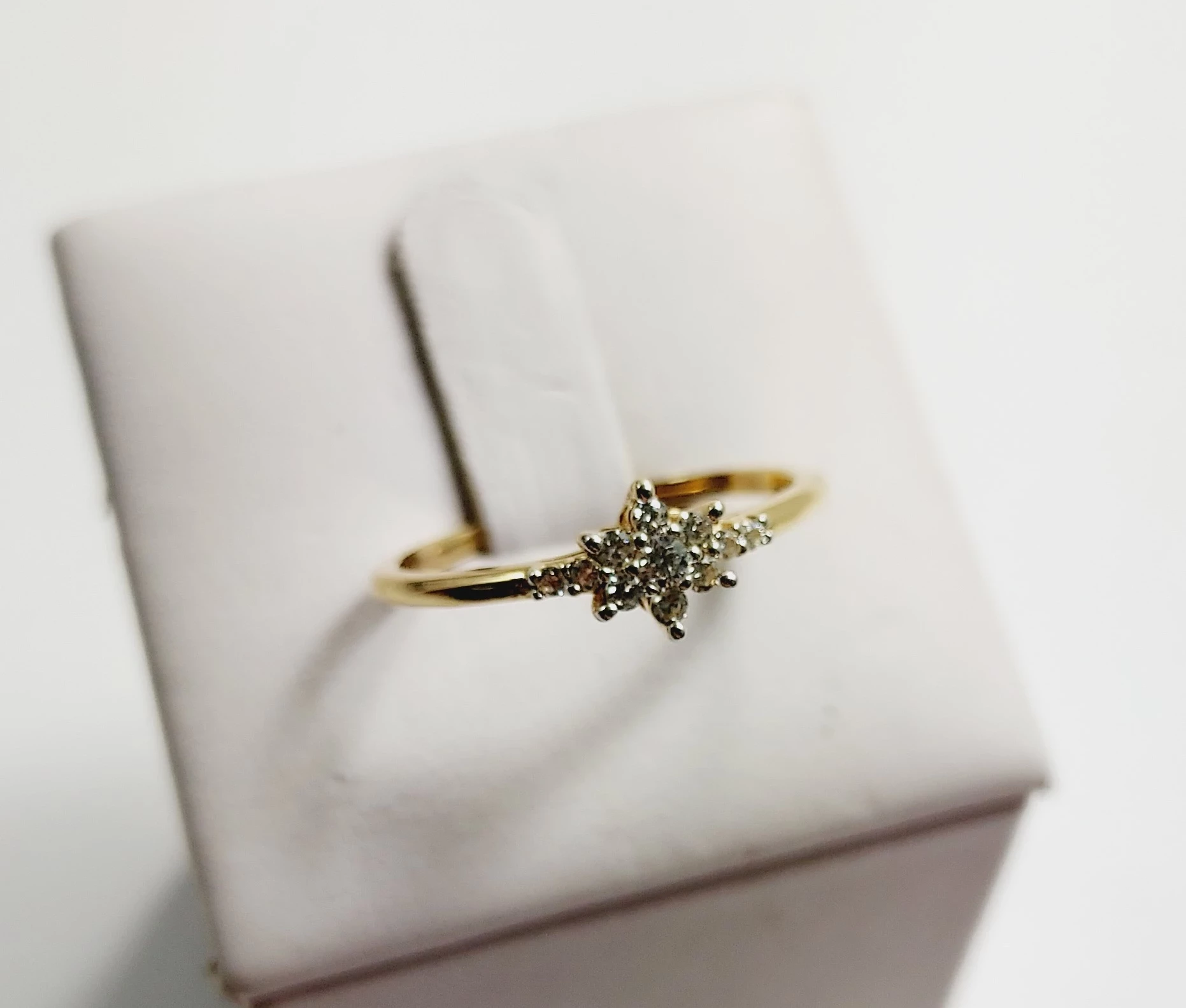 nienoszony-zloty-pierscionek-kwiatek-z-cyrkoni-161-585-r15-proba-zlota-206646-228242