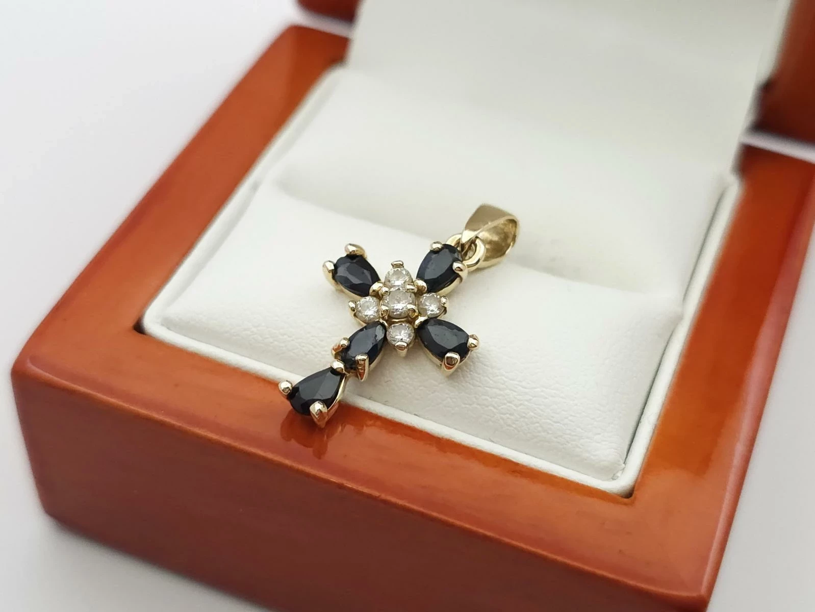 zlota-zawieszka-krzyz-cyrkonie-585-14k-205g-stan-uzywany