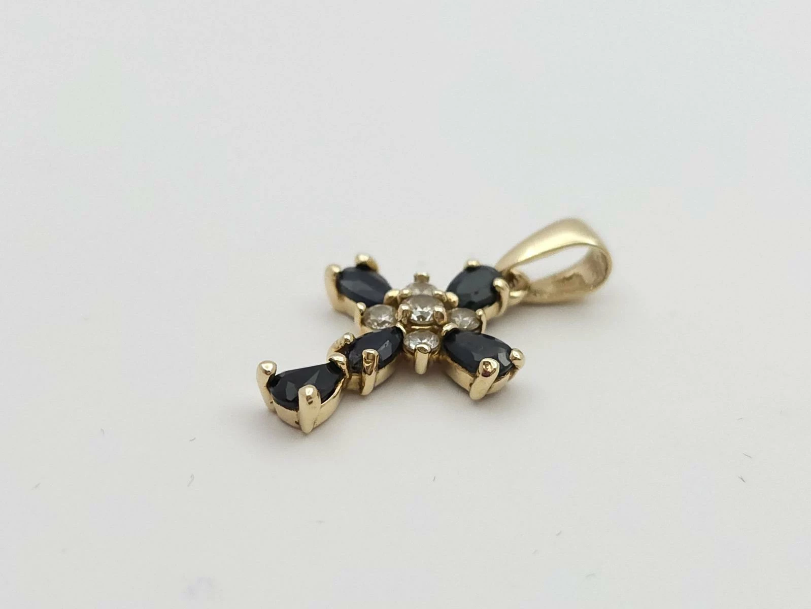 zlota-zawieszka-krzyz-cyrkonie-585-14k-205g-material-zloto