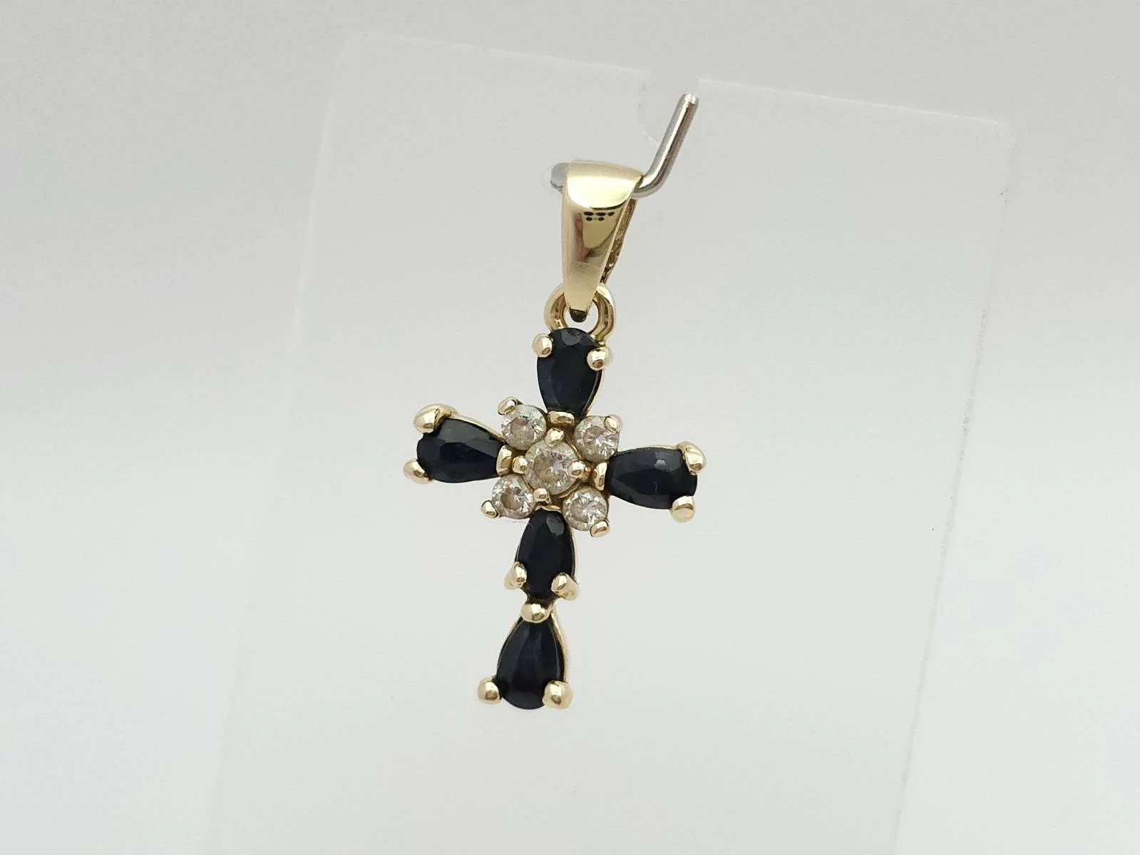 zlota-zawieszka-krzyz-cyrkonie-585-14k-205g-cechy-brak