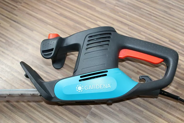 NOŻYCE ELEKTRYCZNE DO CIĘCIA ŻYWOPŁOTU GARDENA EASYCUT 420/45