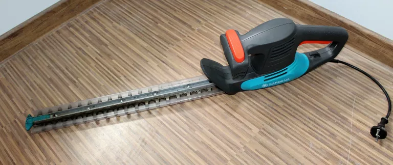 NOŻYCE ELEKTRYCZNE DO CIĘCIA ŻYWOPŁOTU GARDENA EASYCUT 420/45