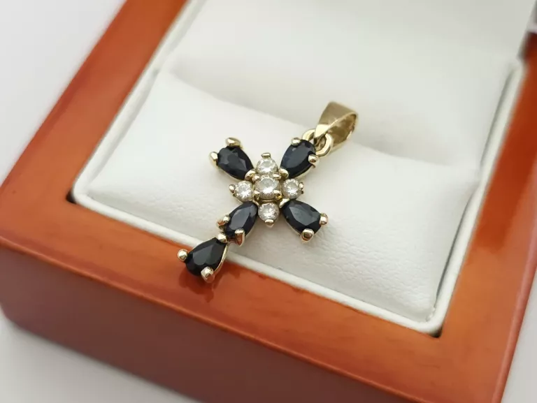 ZŁOTA ZAWIESZKA KRZYŻ CYRKONIE - 585 14K 2,05G