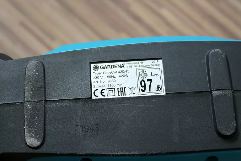NOŻYCE ELEKTRYCZNE DO CIĘCIA ŻYWOPŁOTU GARDENA EASYCUT 420/45
