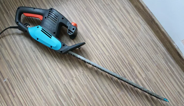 NOŻYCE ELEKTRYCZNE DO CIĘCIA ŻYWOPŁOTU GARDENA EASYCUT 420/45