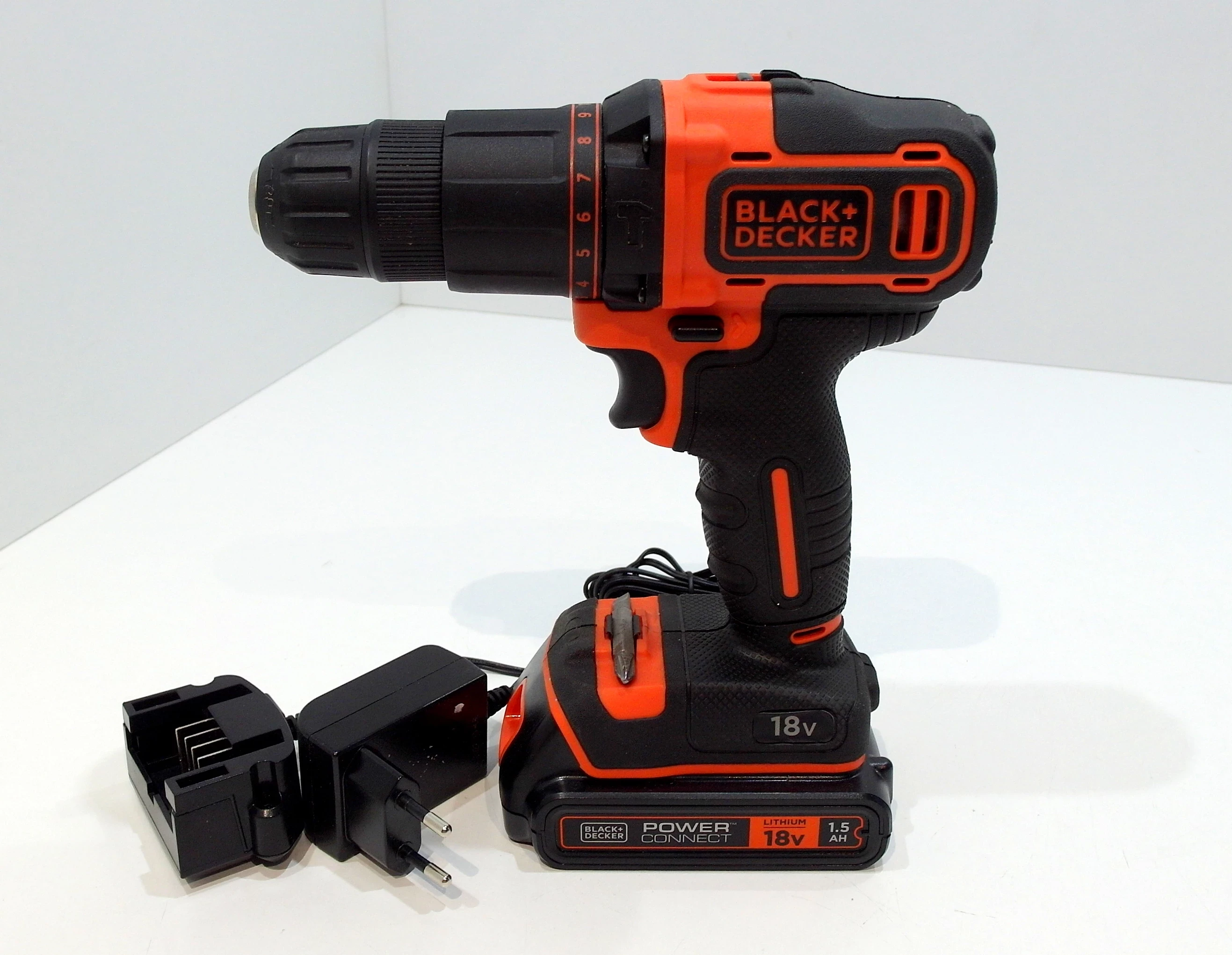 wkretarka-blackdecker-bcd700s-z-ladowarka-mlodziencza-1-warszawa