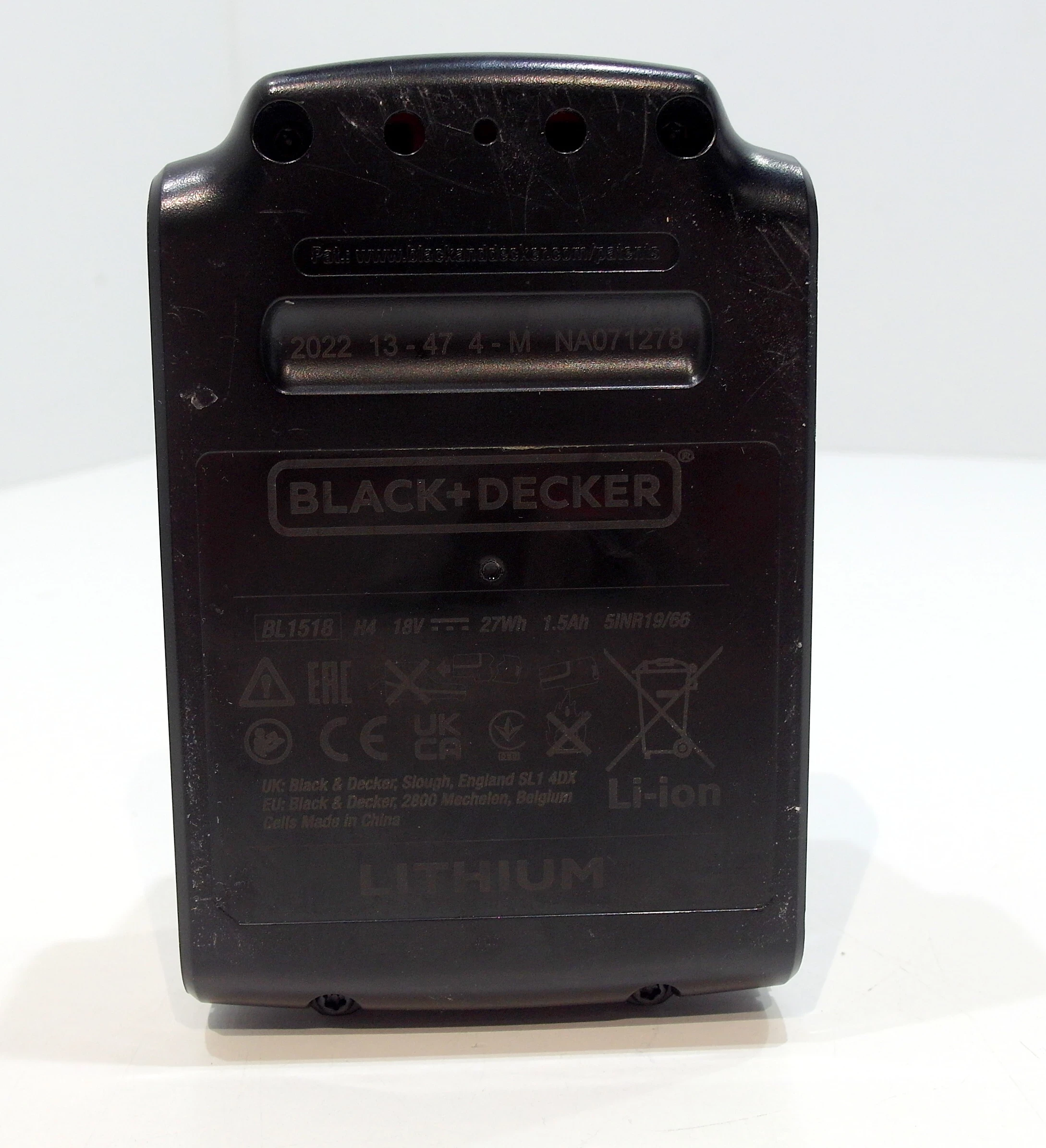 wkretarka-blackdecker-bcd700s-z-ladowarka-napiecie-v-18-v