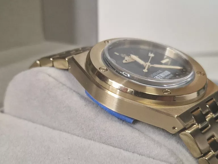 ZEGAREK VIVIENNE WESTWOOD LEAMOUTH WATCH