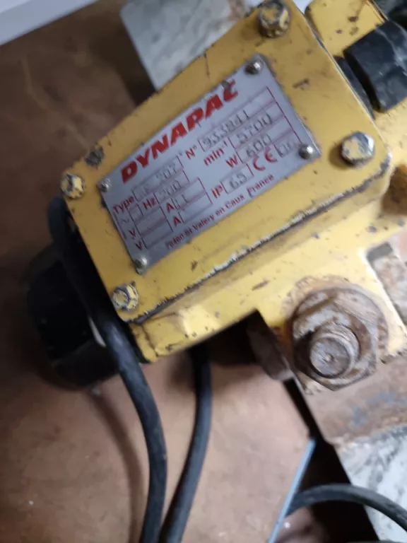 WIBRATOR DOCZEPNY DYNAPAC ER207
