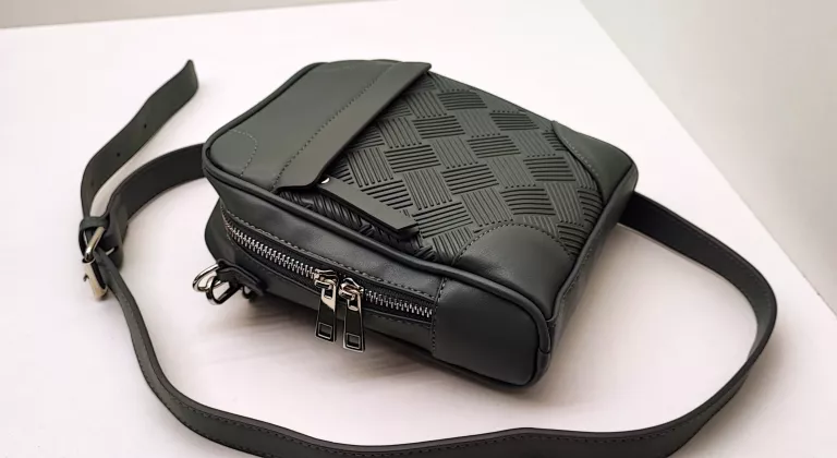 PROSTOKĄTNA TOREBKA LISTONOSZKA BERSHKA 9739/852/800