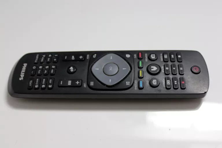 TELEWIZOR PHILIPS 32PHH4309/88 Z PILOTEM