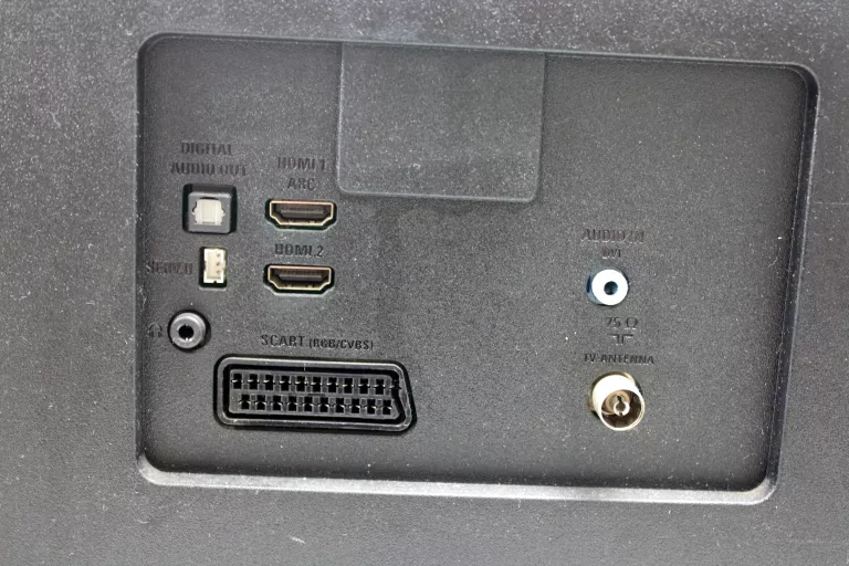TELEWIZOR PHILIPS 32PHH4309/88 Z PILOTEM