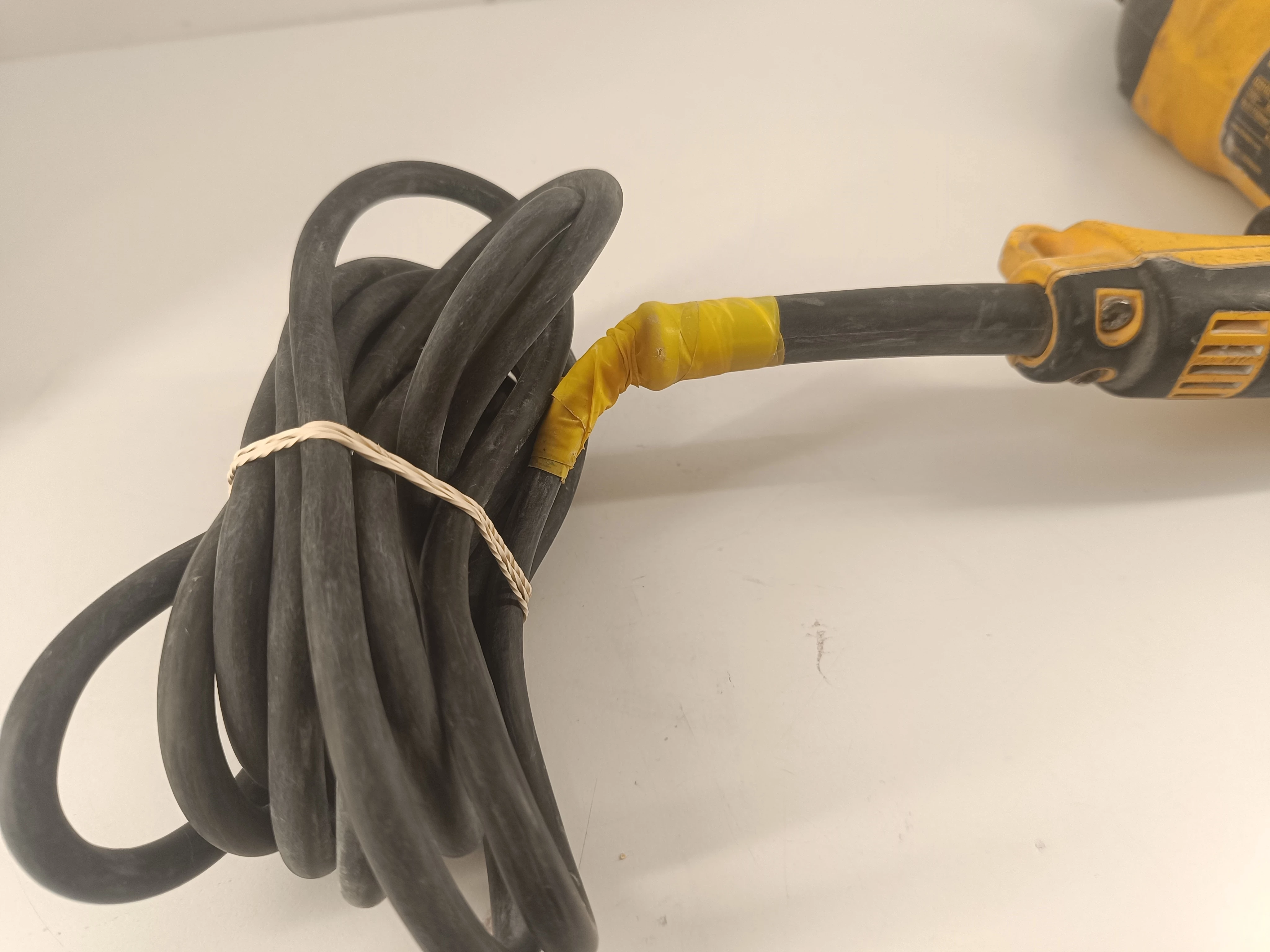 mlotowiertarka-dewalt-d25103-maksymalna-moc-68000