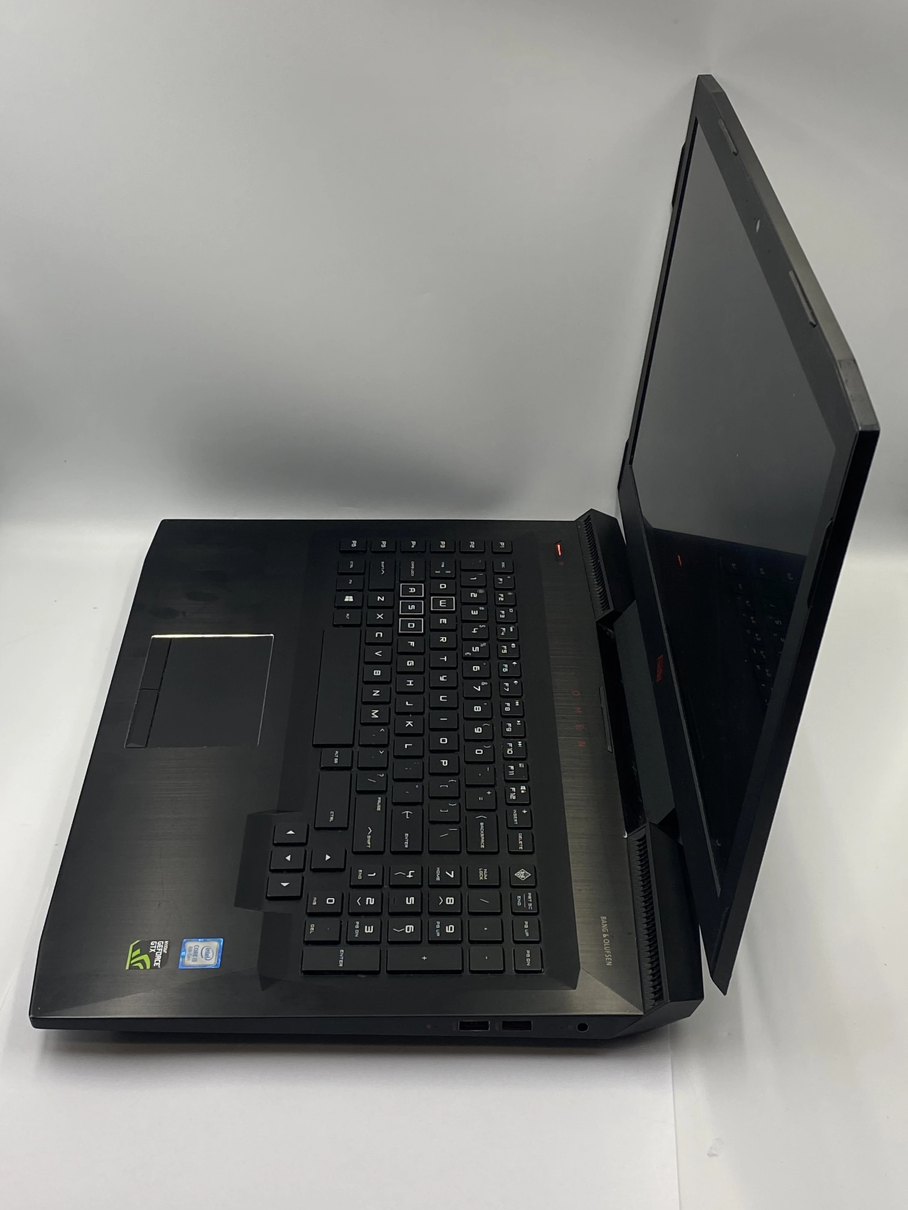 laptop-hp-omen-17-an103nw-i5-8300h-16-gb256-gb-ssdgeforce-gtx-1050-win-1-przekatna-ekranu-1730