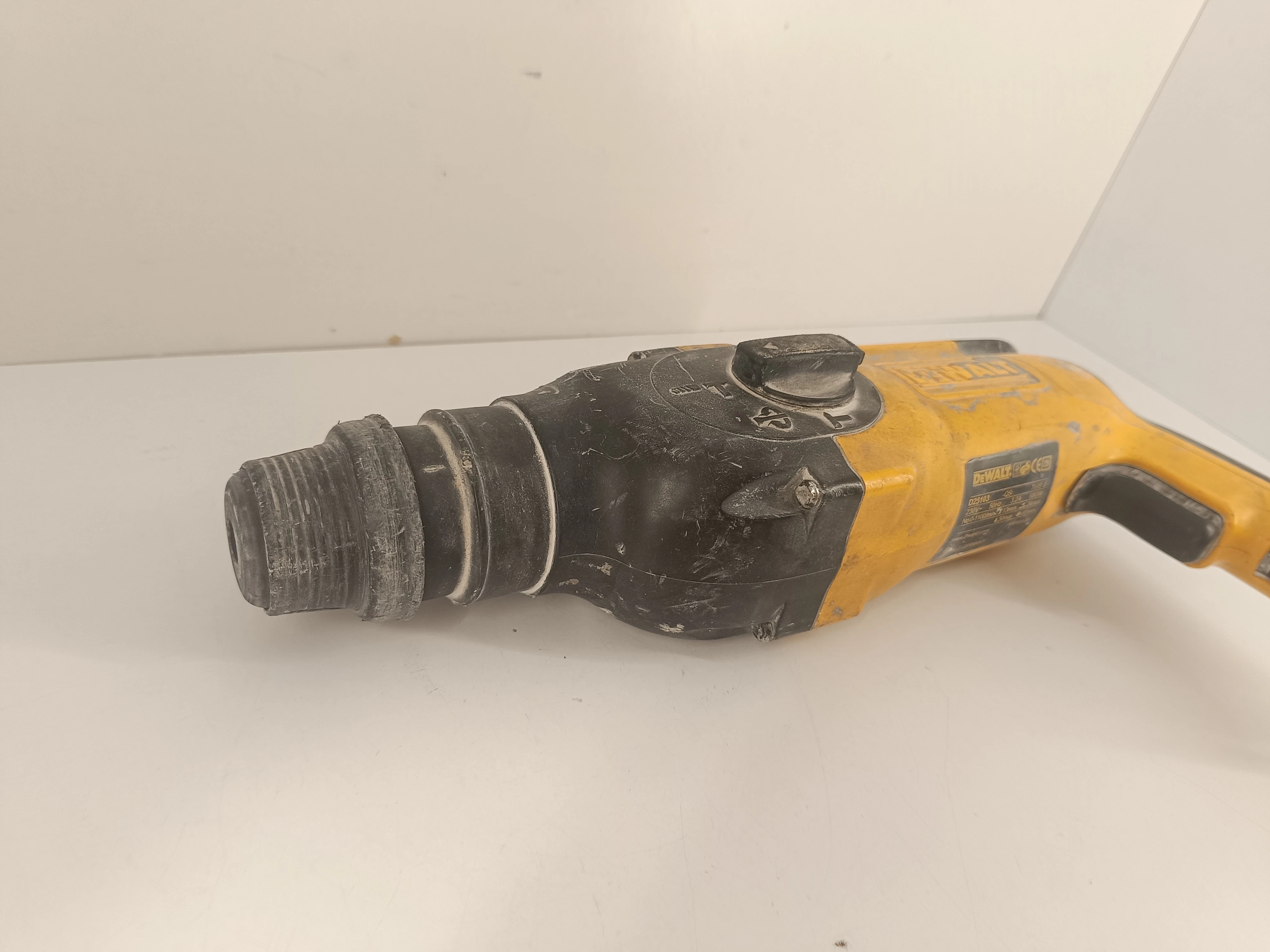 mlotowiertarka-dewalt-d25103-stan-11323-2